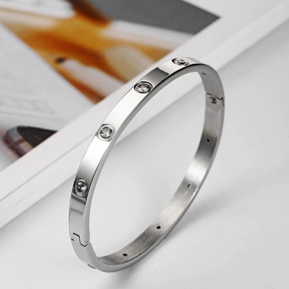 everrealli Jewelry - NEW Silver Round Diamond Bangle Bracelet